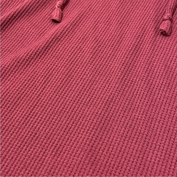 3/$25 Hollister Burgundy Maroon Waffle Knit Hoodie Size Medium - Picture 4 of 7